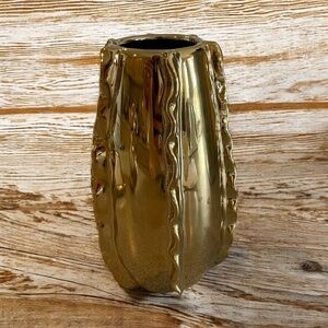 Gold vase